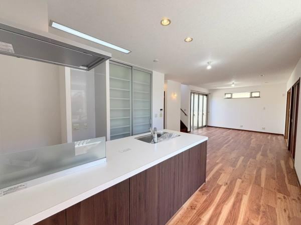 4LDK house in Higashiosaka, Osaka - Photo 1