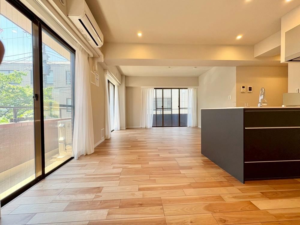 2LDK apartment in Minato Ward, Tokyo - Photo 1