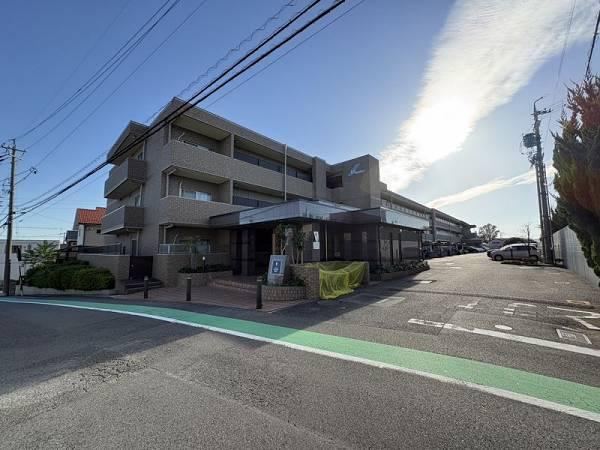 4LDK apartment in Nisshin, Aichi - Photo 1