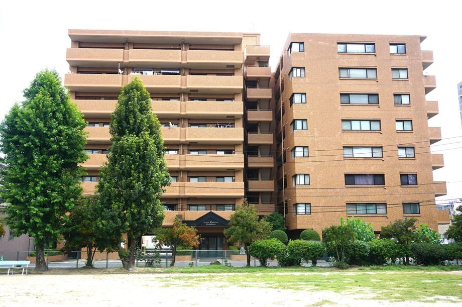 2LDK+S apartment in Kita Ward, Okayama - Photo 1