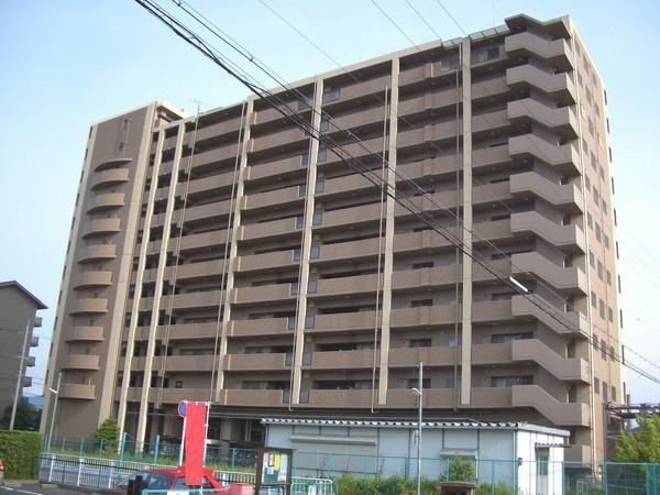 4LDK apartment in Otsu, Shiga - Photo 1