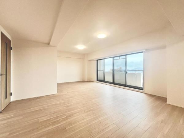 4LDK+S apartment in Suma Ward, Kobe, Hyogo - Photo 1