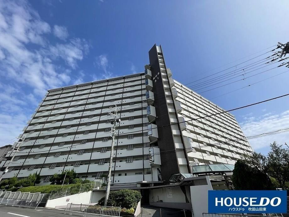 3LDK apartment in Suita, Osaka - Photo 1