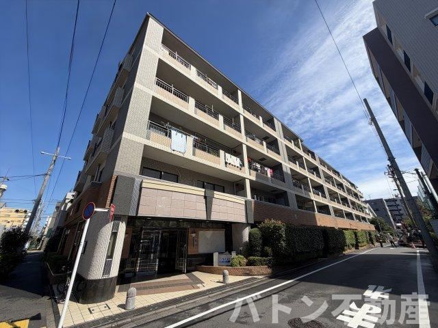 4LDK apartment in Sumida Ward, Tokyo - Photo 1