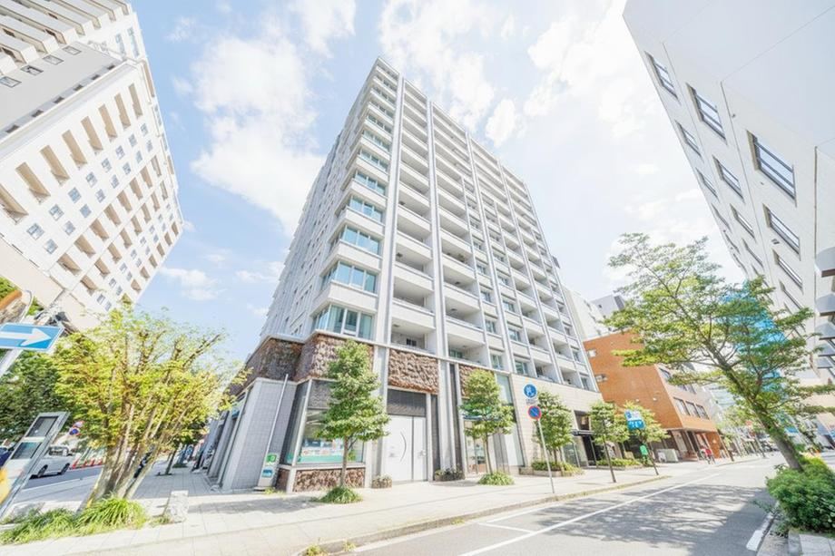 2LDK apartment in Naka Ward, Yokohama, Kanagawa - Photo 1