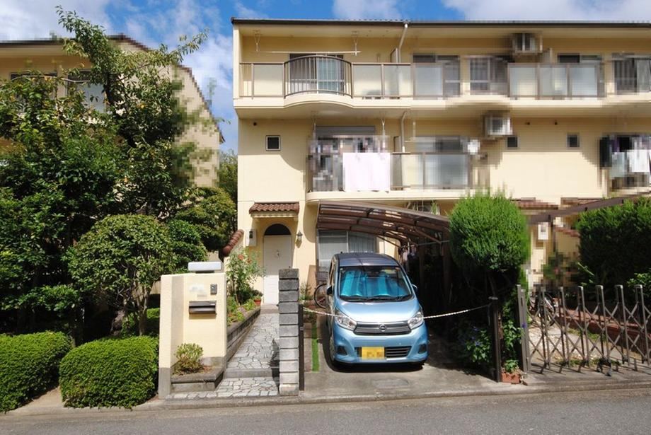 4LDK house in Takatsuki, Osaka - Photo 1