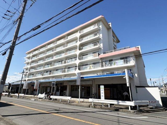 3LDK apartment in Takatsuki, Osaka - Photo 1