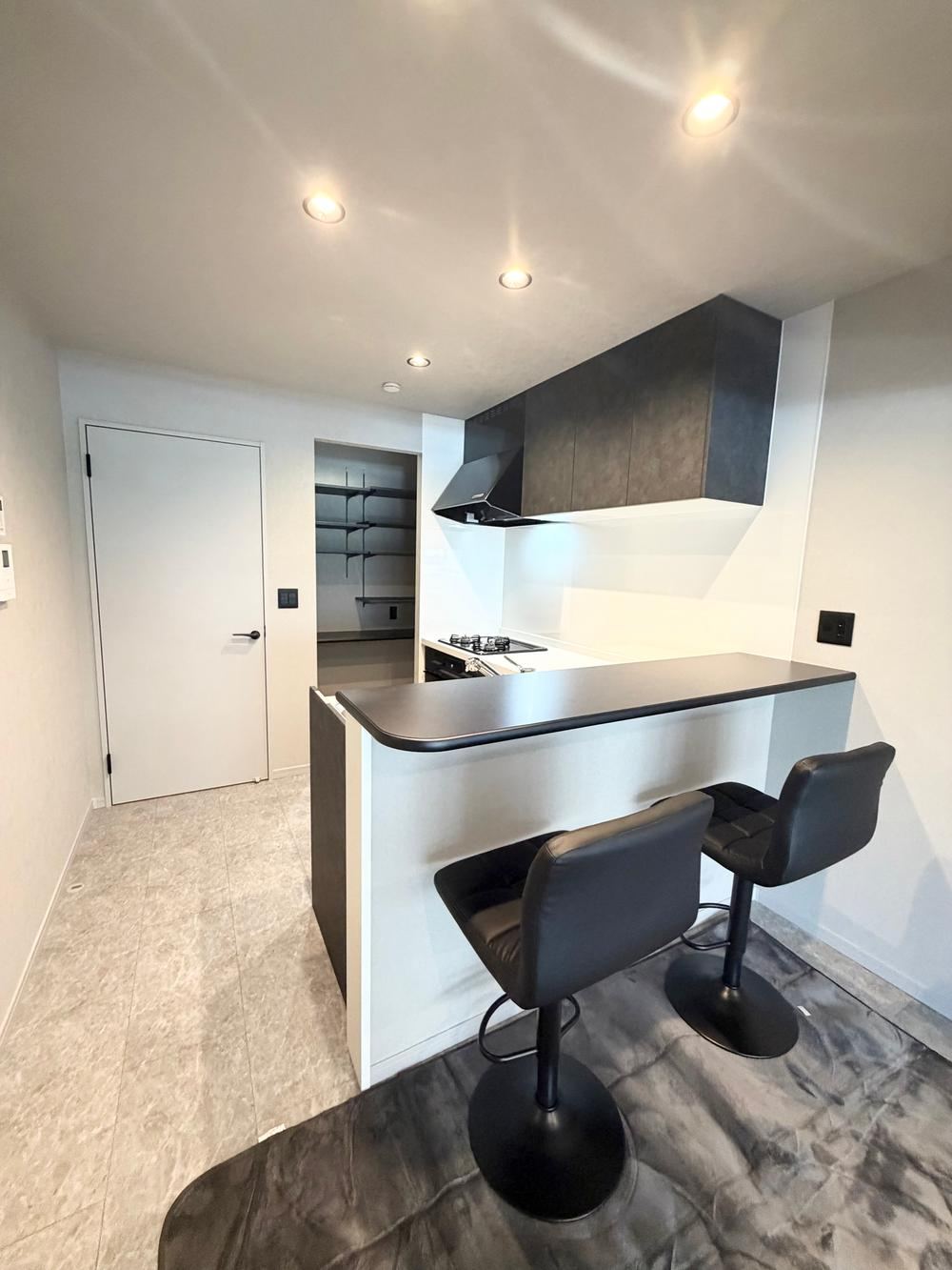 2LDK apartment in Joto Ward, Osaka - Photo 1