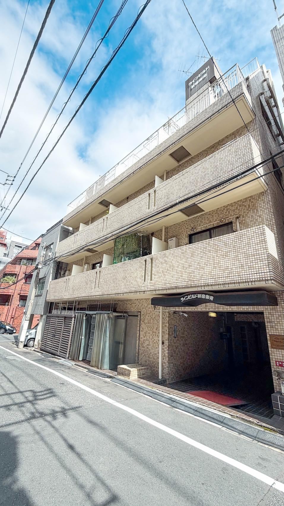 studio apartment in Shinjuku Ward, Tokyo - Photo 1