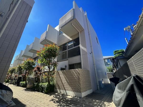 2LDK apartment in Nakano Ward, Tokyo - Photo 1