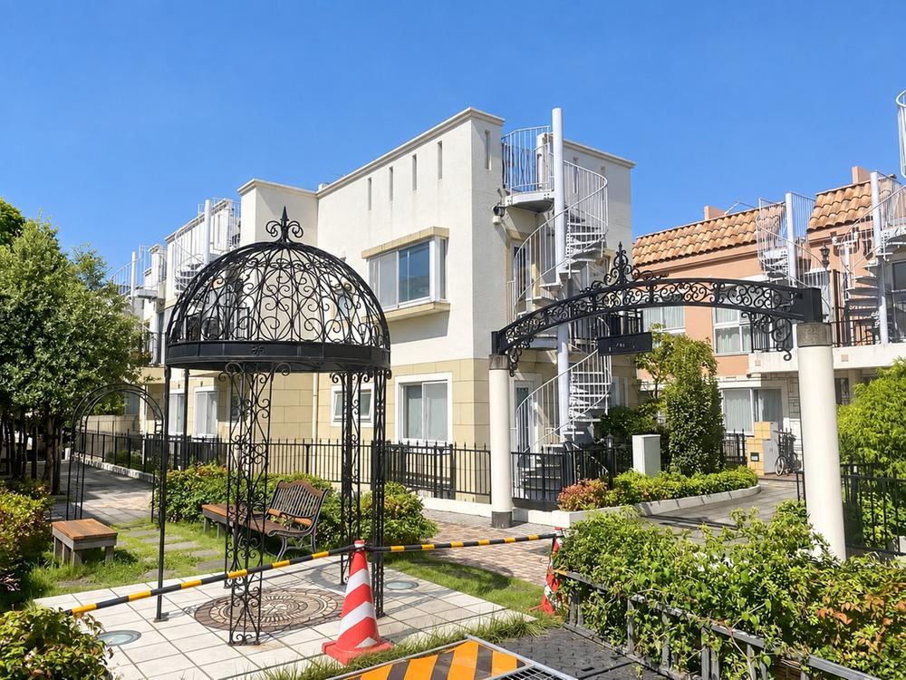 3LDK apartment in Mitaka, Tokyo - Photo 1