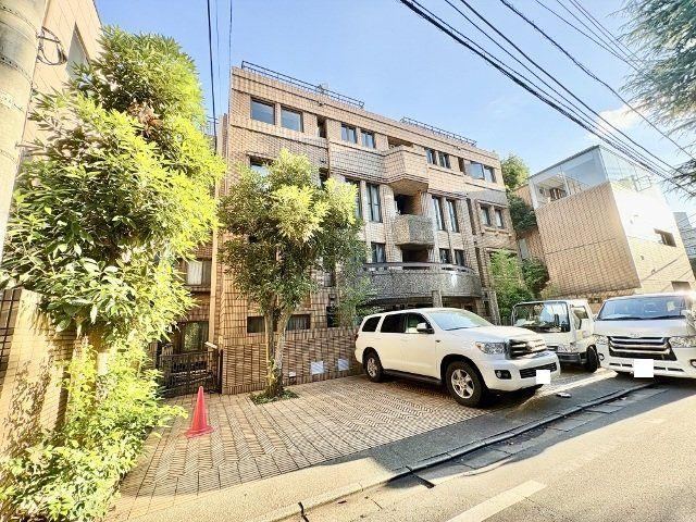 3LDK apartment in Meguro Ward, Tokyo - Photo 1