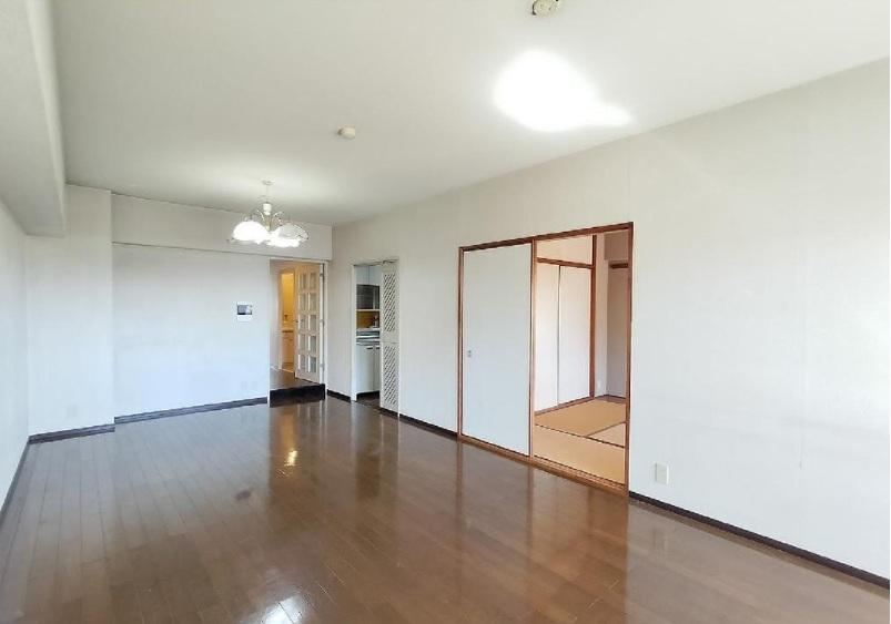 3LDK apartment in Chuo Ward, Kobe, Hyogo - Photo 1