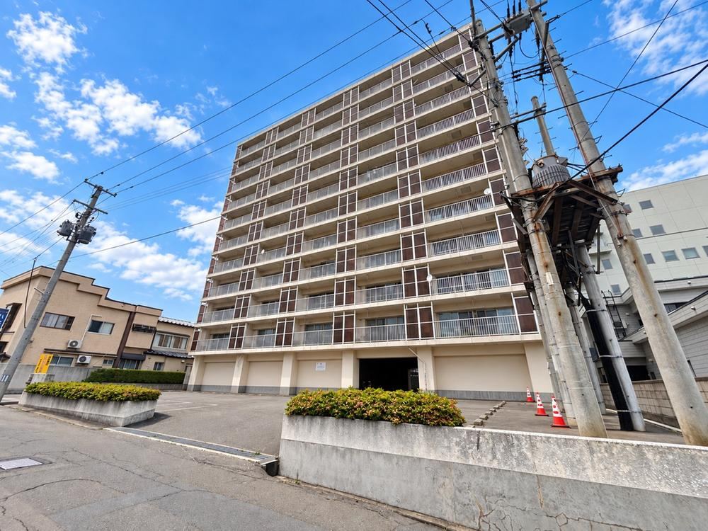 4DK apartment in Hirosaki, Aomori - Photo 1