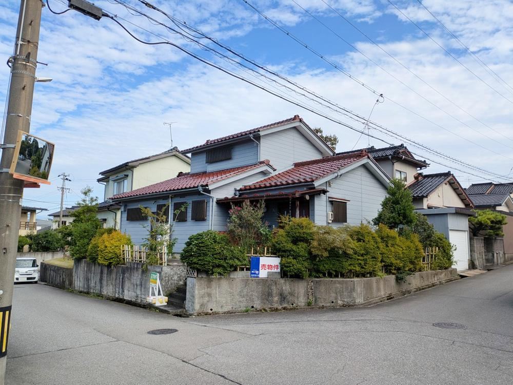 5DK house in Toyama, Toyama - Photo 1