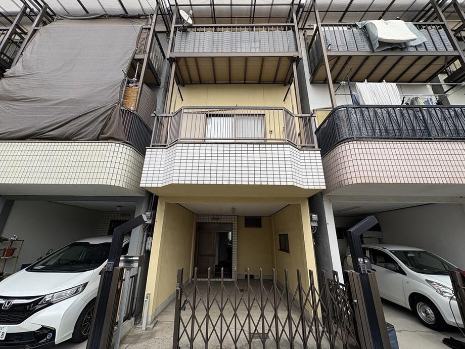 3DK house in Higashiosaka, Osaka - Photo 1