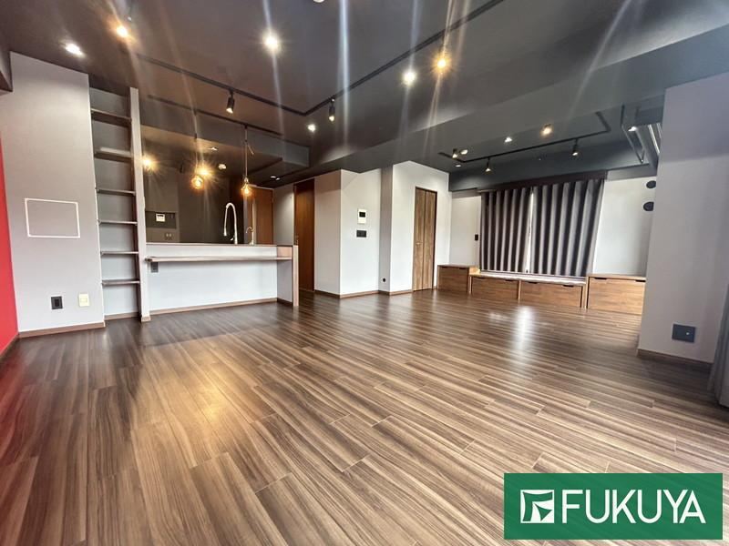 2LDK apartment in Toyonaka, Osaka - Photo 1
