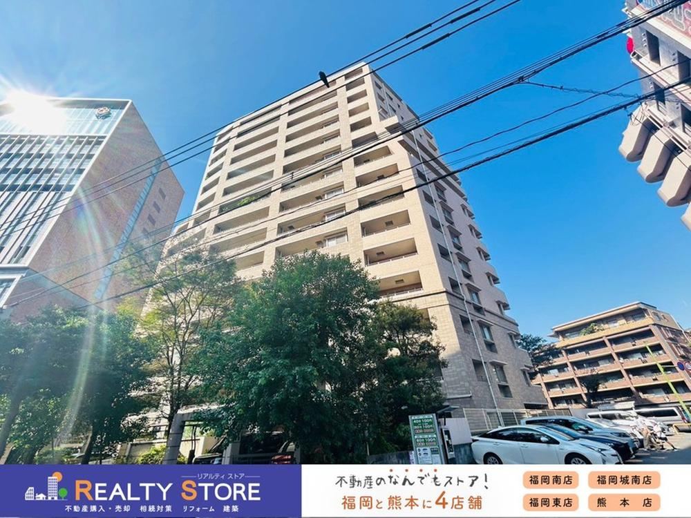 4LDK apartment in Chuo Ward, Fukuoka - Photo 1