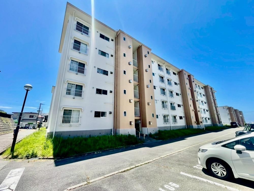 4LDK apartment in Tarumi Ward, Kobe, Hyogo - Photo 1