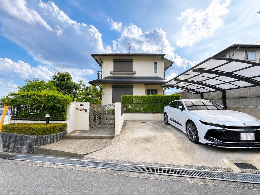 4LDK+S house in Hirakata, Osaka - Photo 1