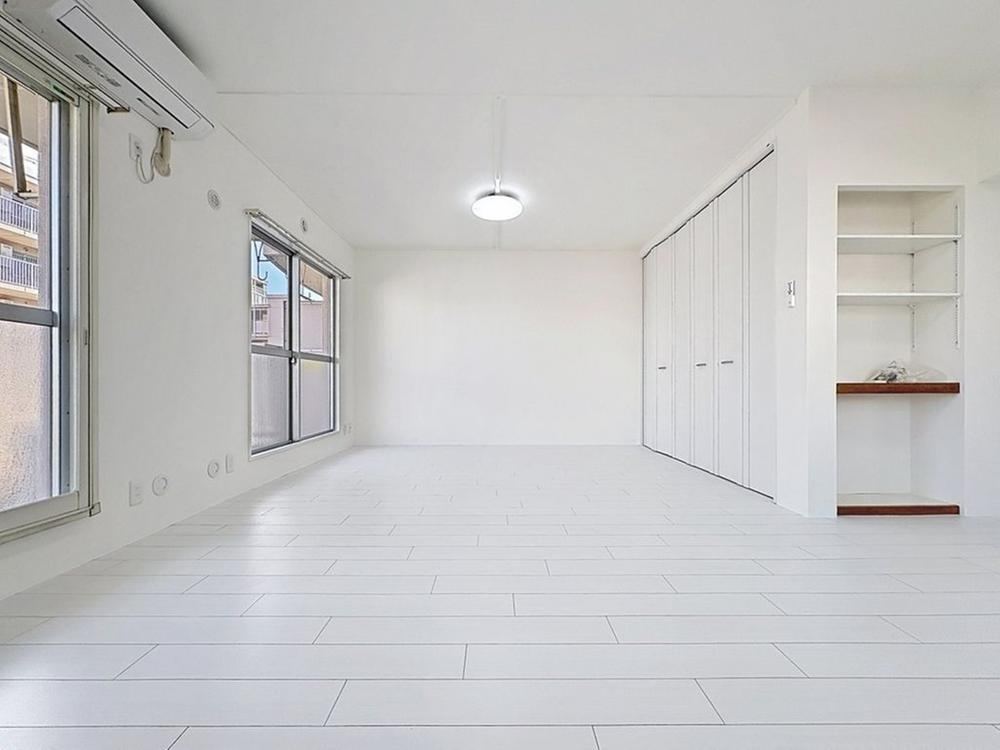 2LDK apartment in Urayasu, Chiba - Photo 1
