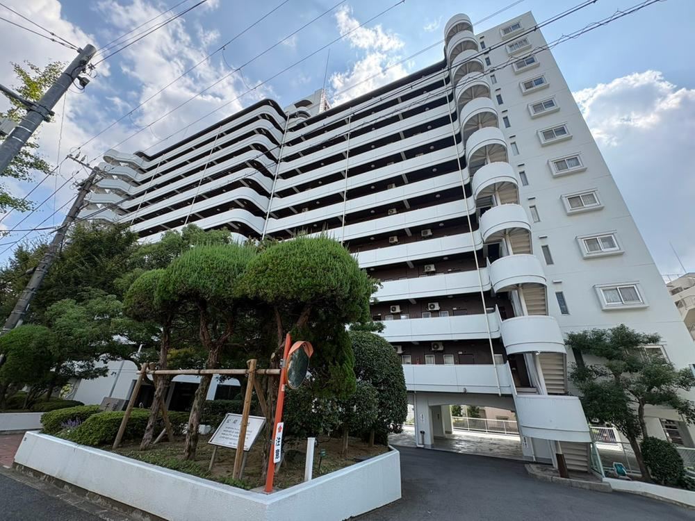 3LDK apartment in Toyonaka, Osaka - Photo 1