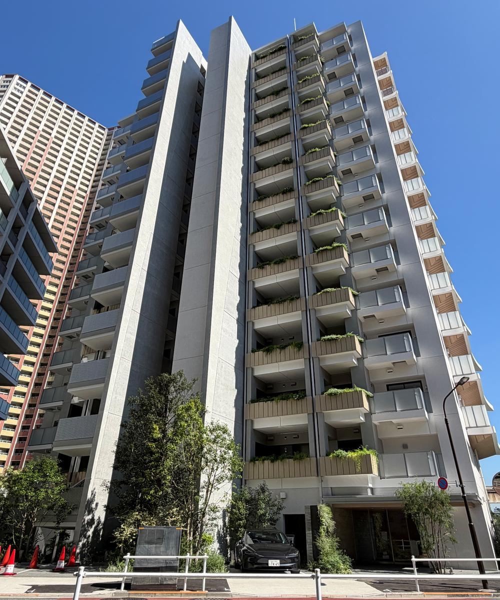2LDK apartment in Minato Ward, Tokyo - Photo 1
