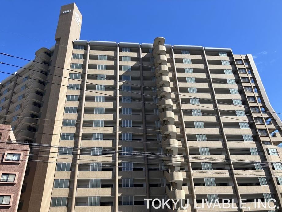 4LDK apartment in Chuo Ward, Fukuoka - Photo 1