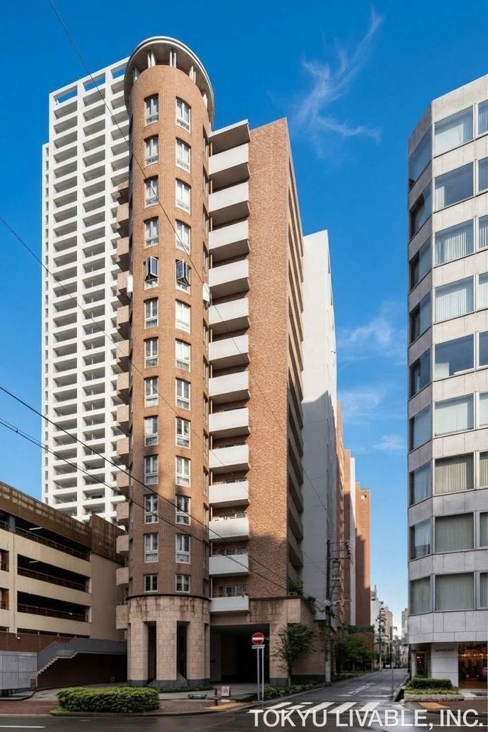 2LDK+S apartment in Chuo Ward, Kobe, Hyogo - Photo 1