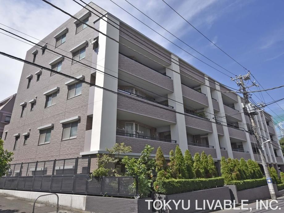 2LDK apartment in Meguro Ward, Tokyo - Photo 1