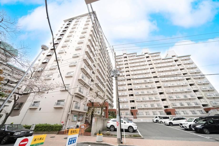 3LDK apartment in Toyonaka, Osaka - Photo 1