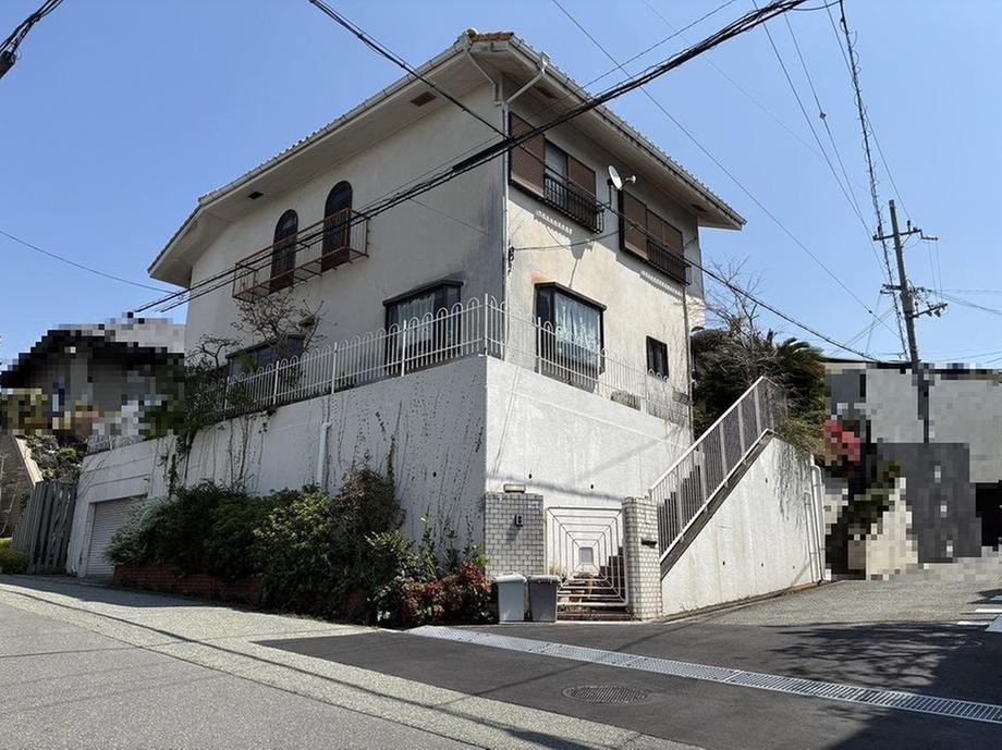 6LDK house in Toyonaka, Osaka - Photo 1