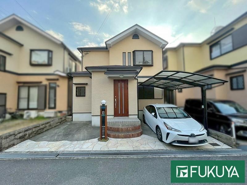 4LDK house in Hirakata, Osaka - Photo 1