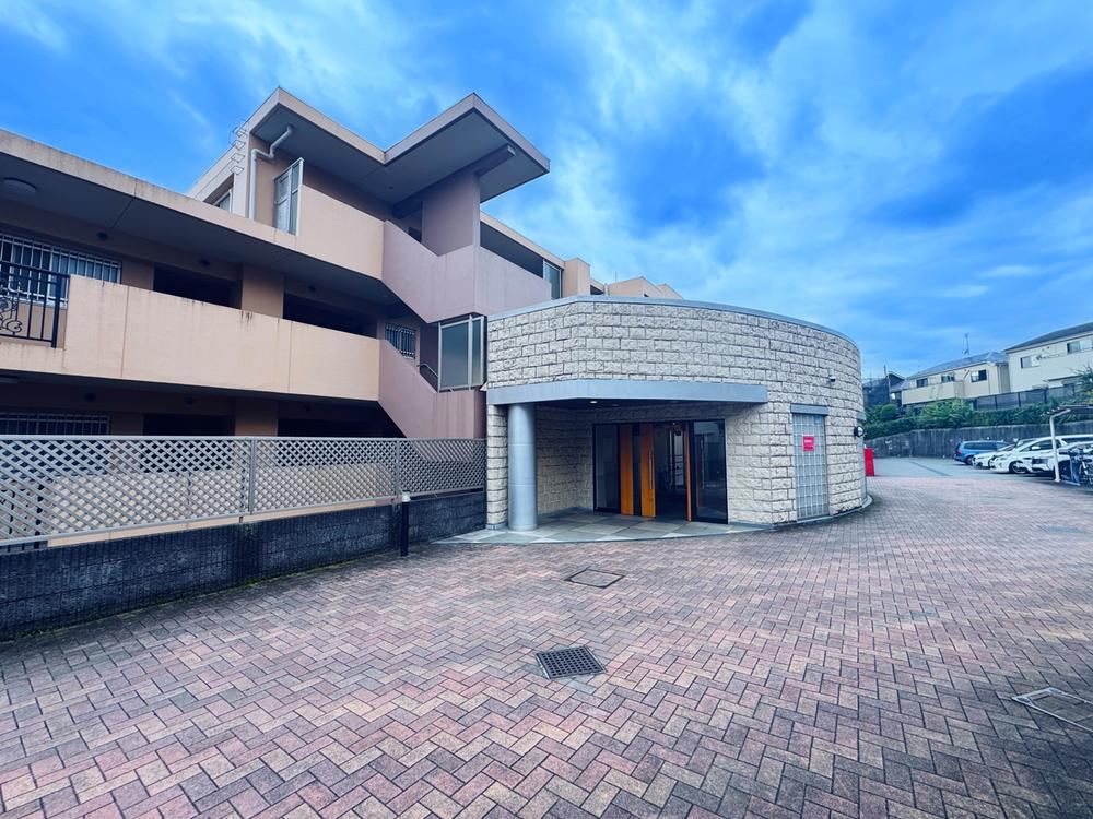 4LDK apartment in Hachioji, Tokyo - Photo 1