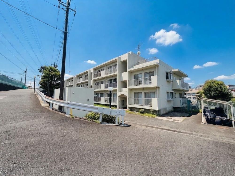 2LDK apartment in Asahi Ward, Yokohama, Kanagawa - Photo 1