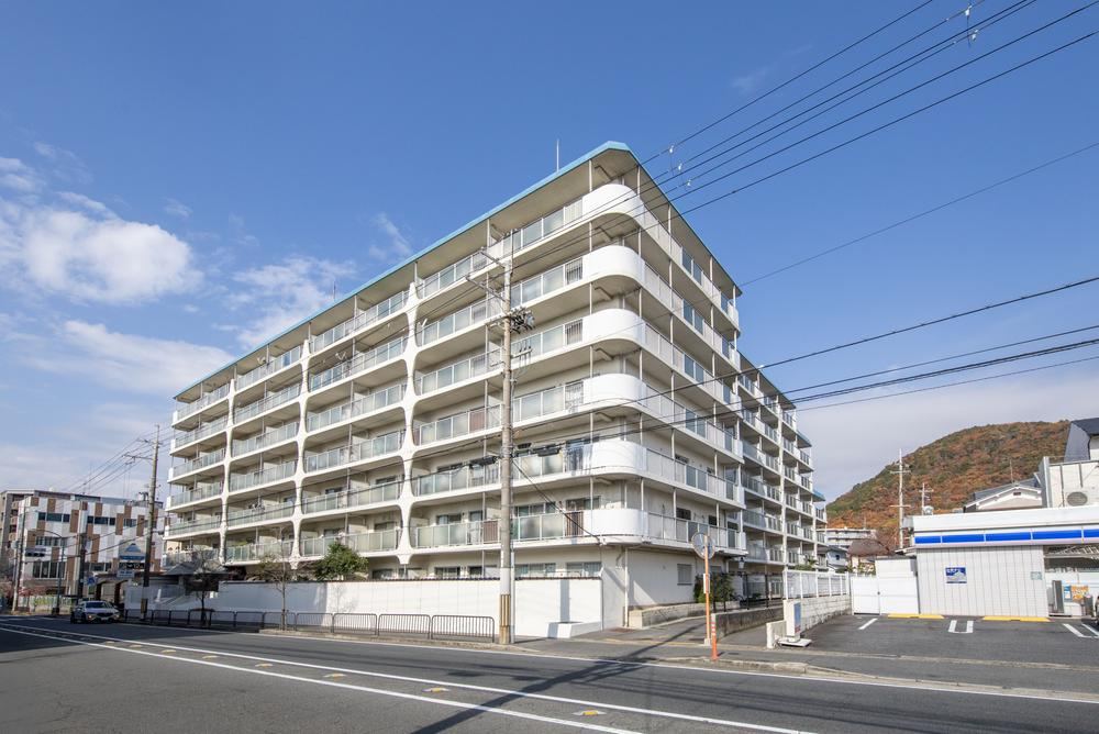 3LDK apartment in Yamashina Ward, Kyoto - Photo 1