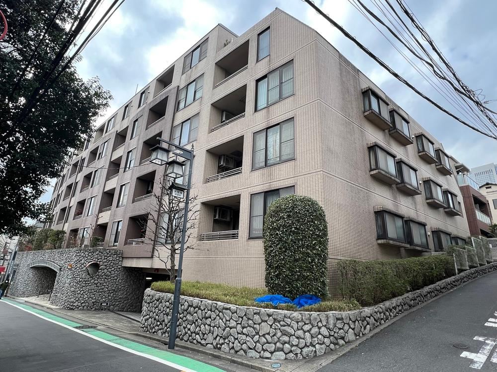 1LDK apartment in Shibuya Ward, Tokyo - Photo 1