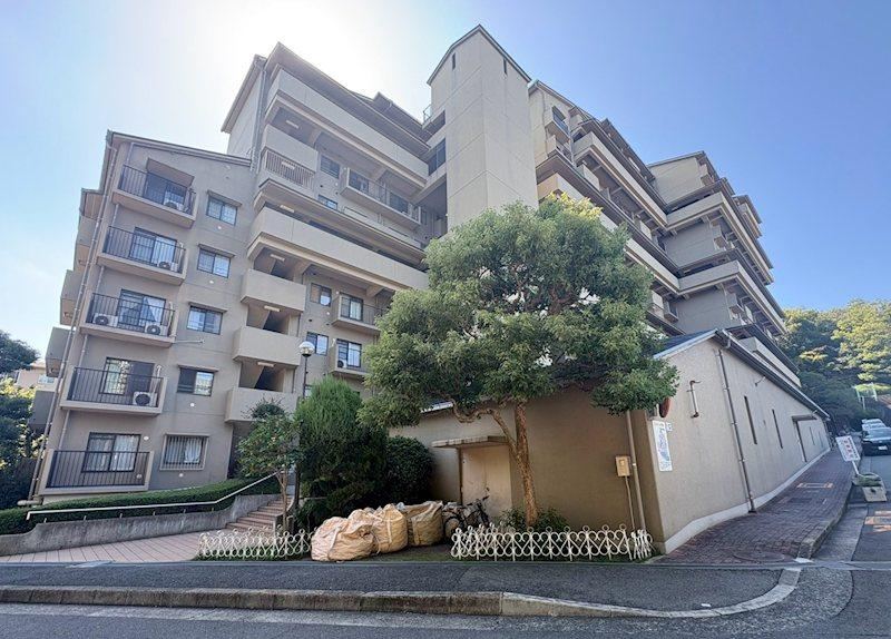3LDK+S apartment in Suita, Osaka - Photo 1