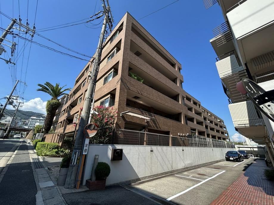3LDK apartment in Ashiya, Hyogo - Photo 1