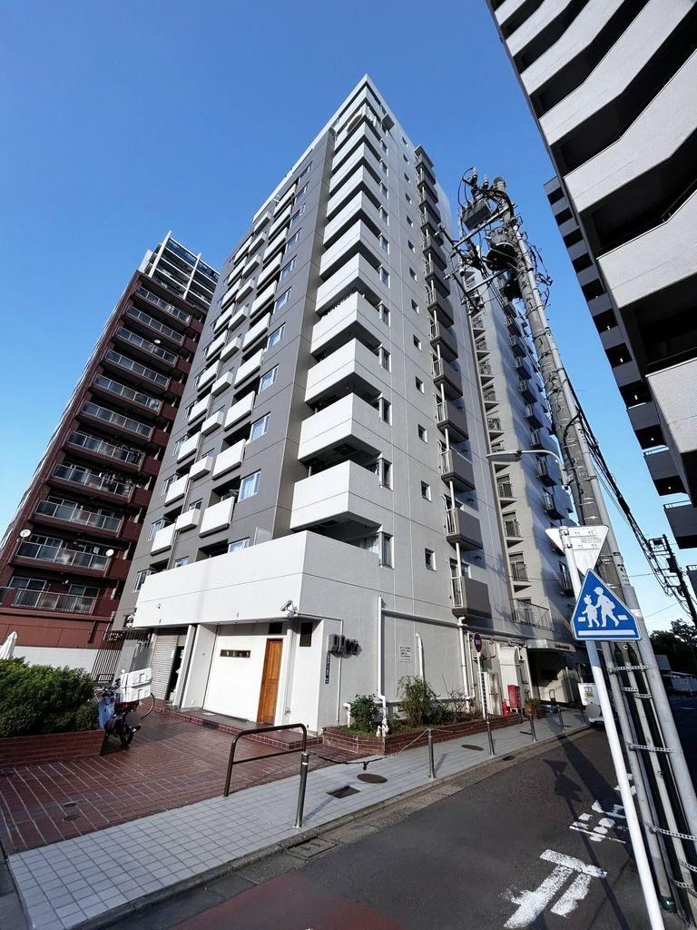 2LDK apartment in Shinagawa Ward, Tokyo - Photo 1
