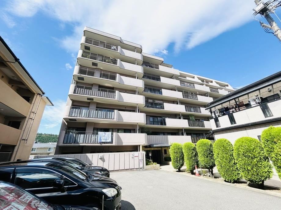 3LDK apartment in Yamashina Ward, Kyoto - Photo 1