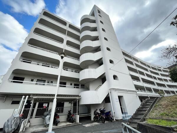 2LDK apartment in Suita, Osaka - Photo 1