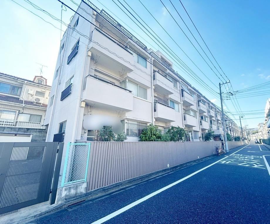 4DK apartment in Setagaya Ward, Tokyo - Photo 1