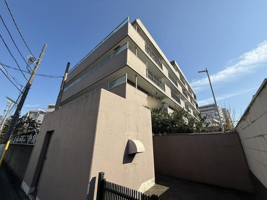 2LDK+S apartment in Setagaya Ward, Tokyo - Photo 1