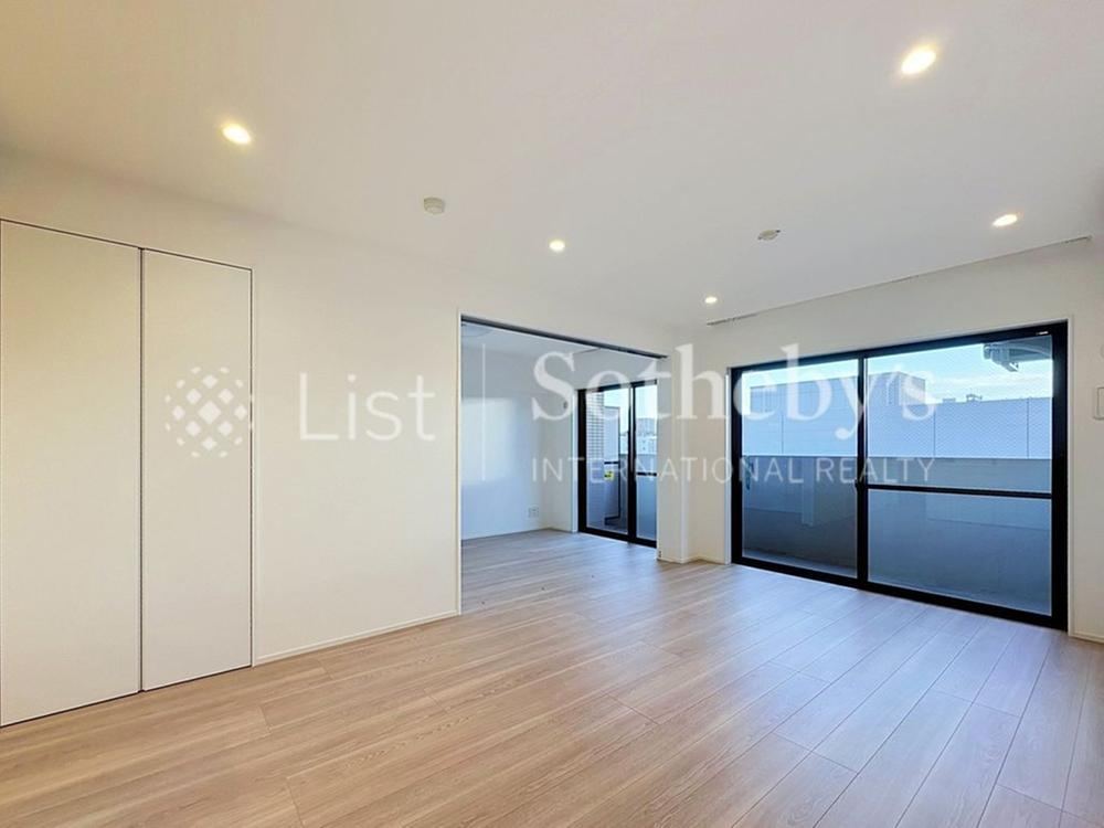 2LDK+S apartment in Naka Ward, Yokohama, Kanagawa - Photo 1