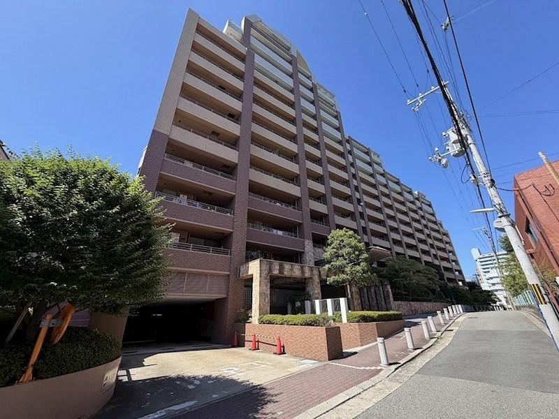 3LDK apartment in Chuo Ward, Kobe, Hyogo - Photo 1