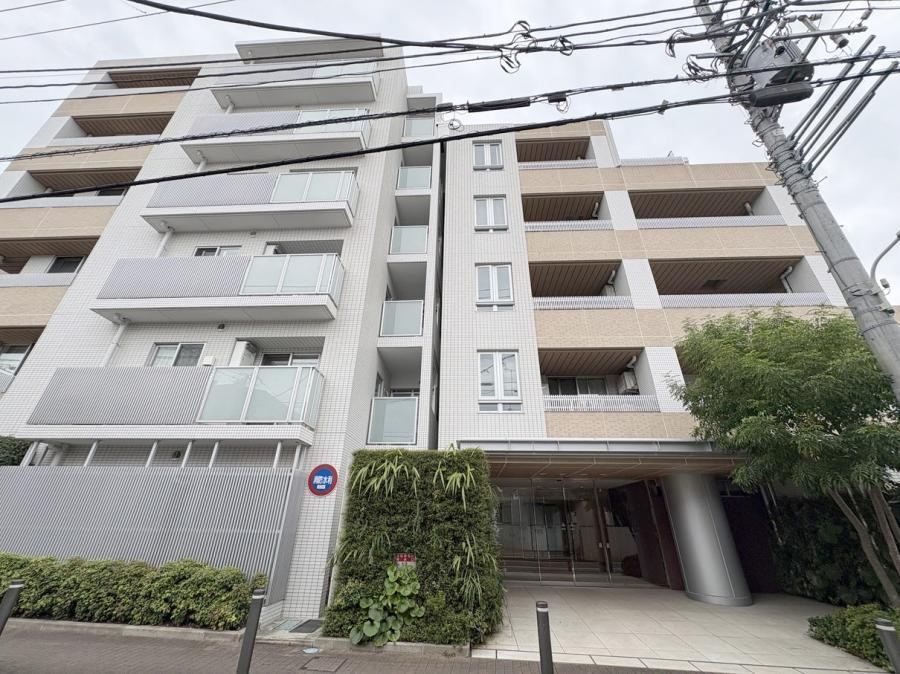2LDK apartment in Shinagawa Ward, Tokyo - Photo 1