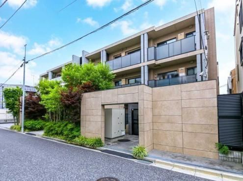 3LDK apartment in Shinjuku Ward, Tokyo - Photo 1