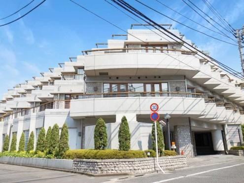 2LDK apartment in Shinjuku Ward, Tokyo - Photo 1