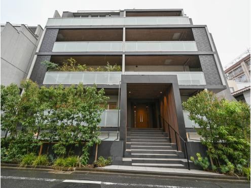 2LDK apartment in Shibuya Ward, Tokyo - Photo 1